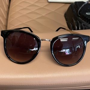 Black and silver Jessica Simpson sunglasses